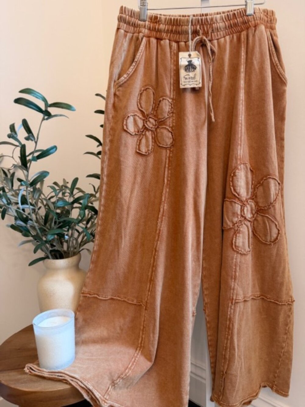 EASEL FLORAL PATCH MIX WASHED TERRY PANTS 100% COTTON